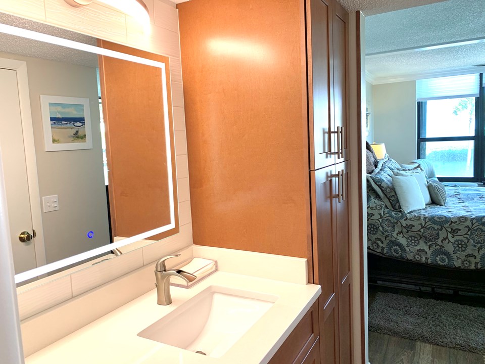 master bathroom, lighted mirror