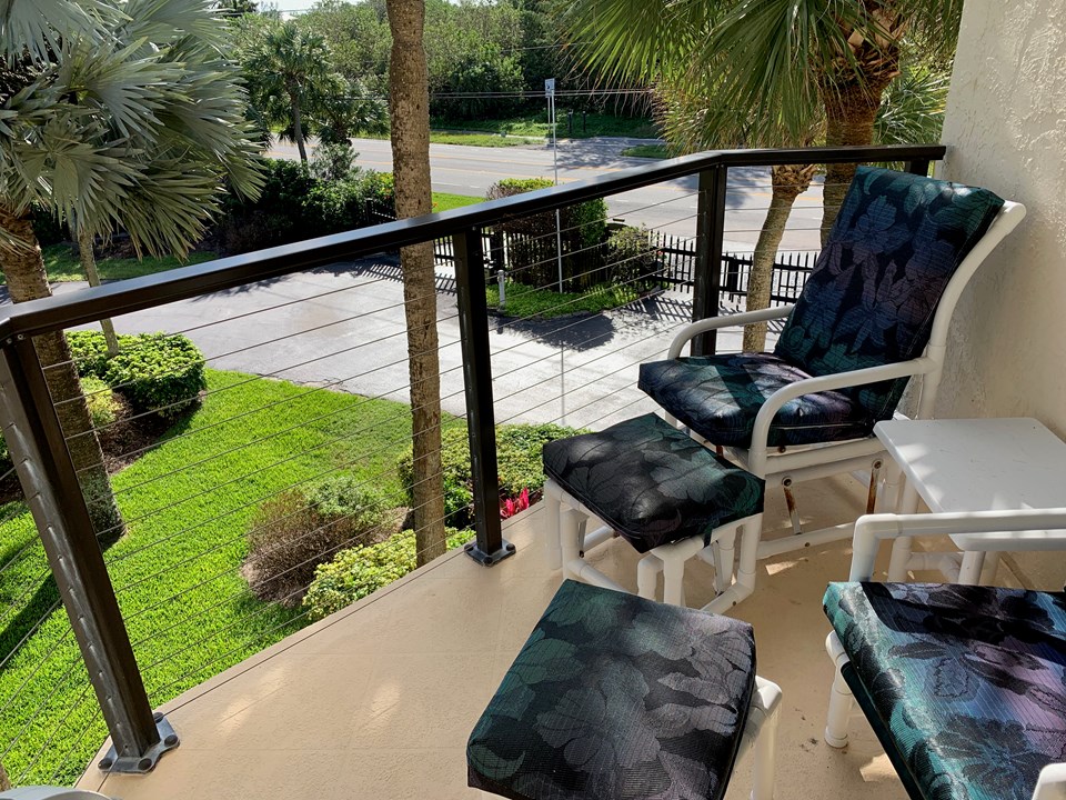 side balcony off foyer entry