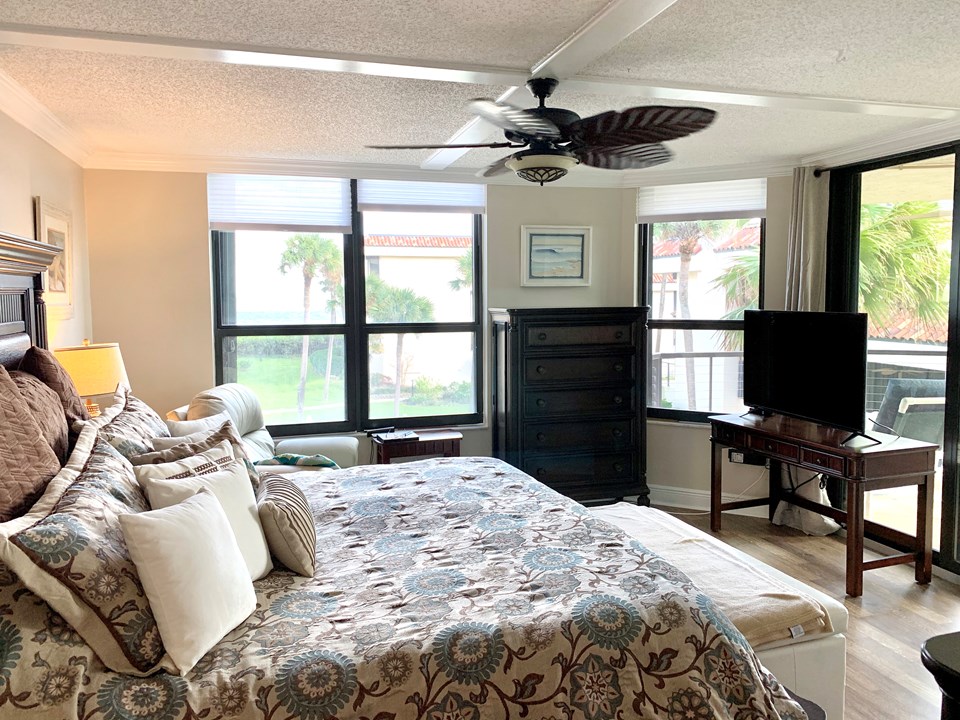 master bedroom, sliding door to balcony and ocean view