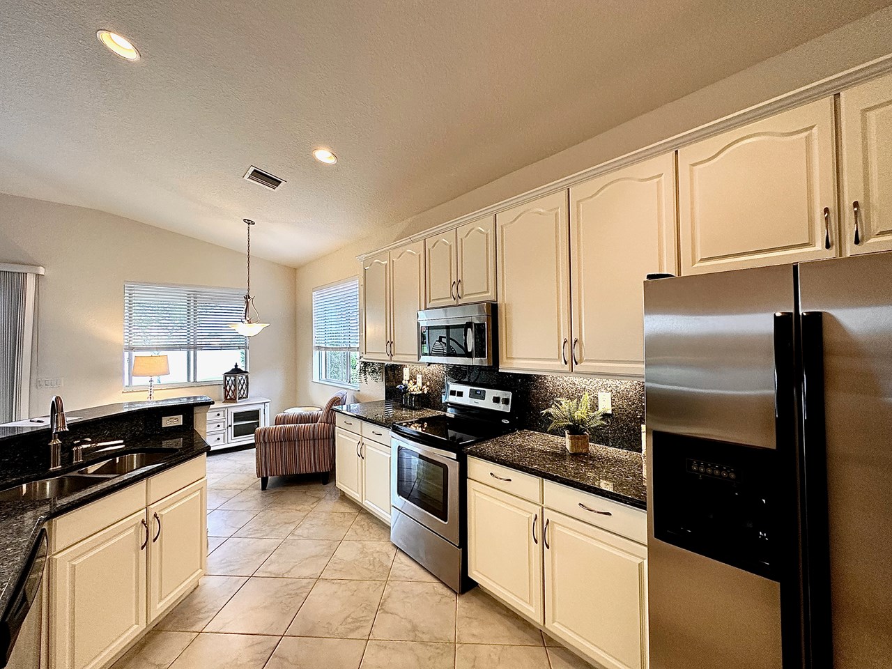 ss appliances, under-mount lighting