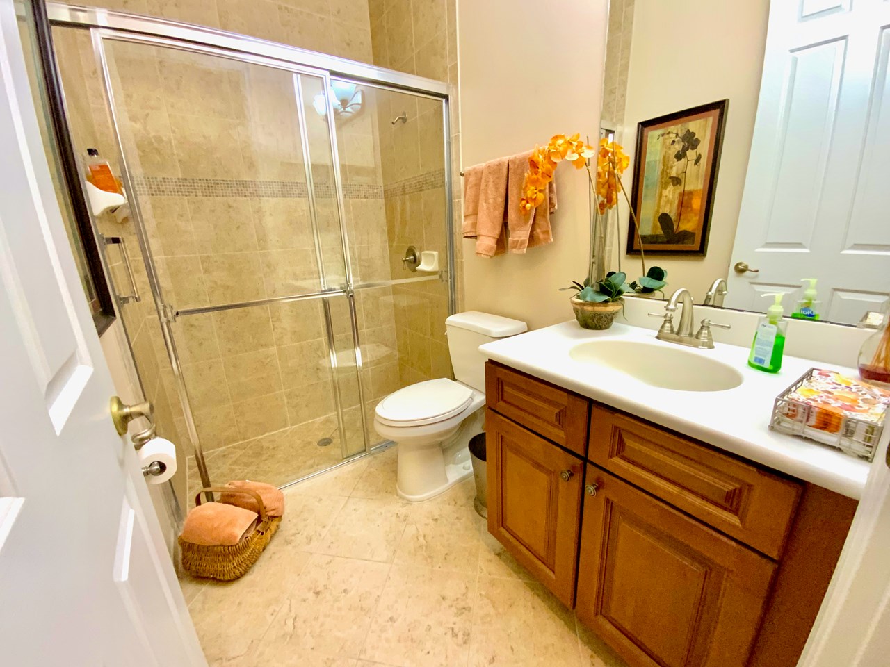 bathroom to 2nd. suite