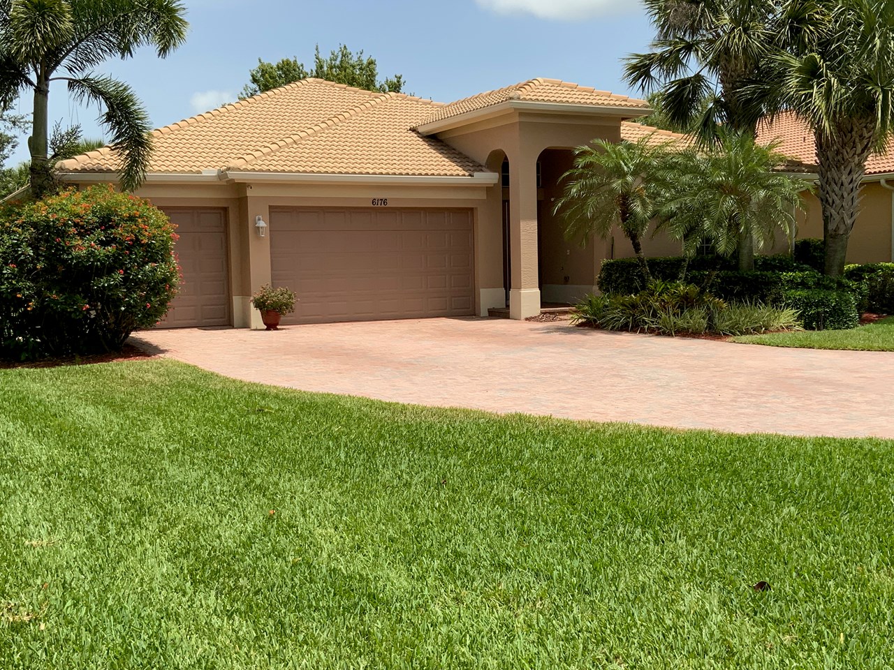 paver driveway with plenty of room for parking!