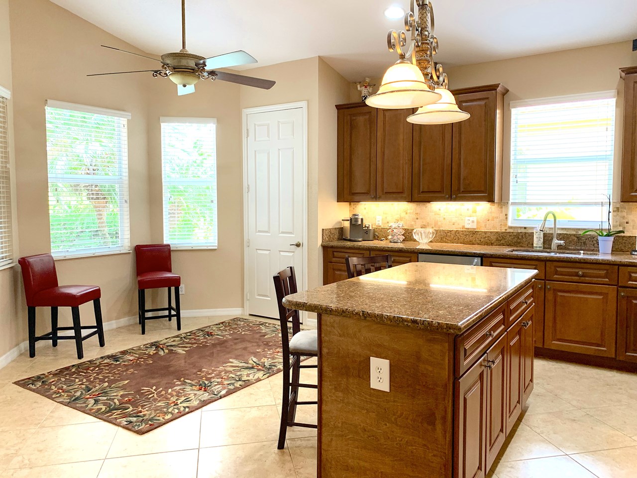 breakfast area - bay window - island