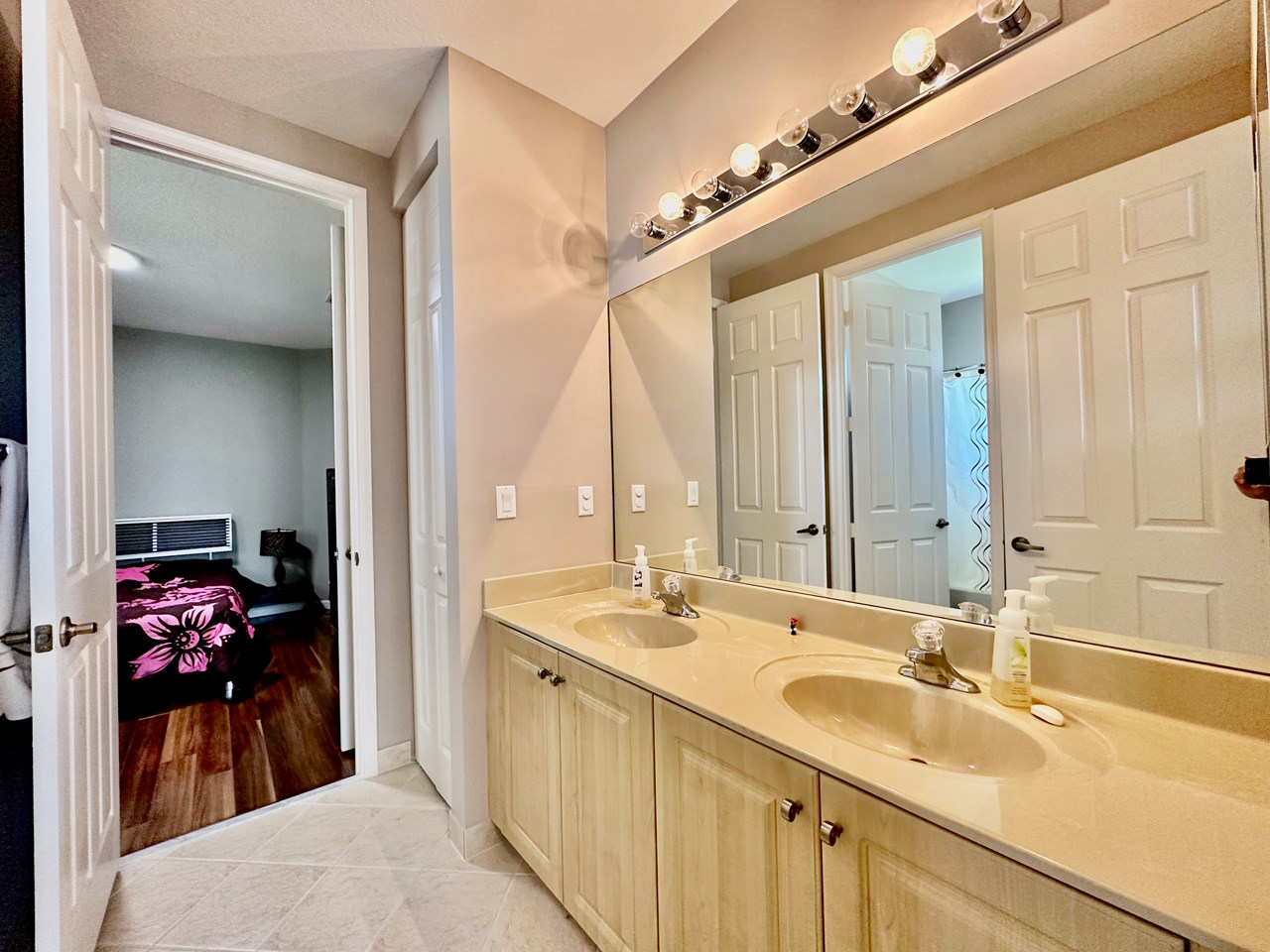 jack & jill bathroom