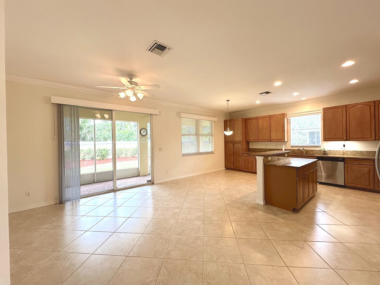 breakfast area/kitchen