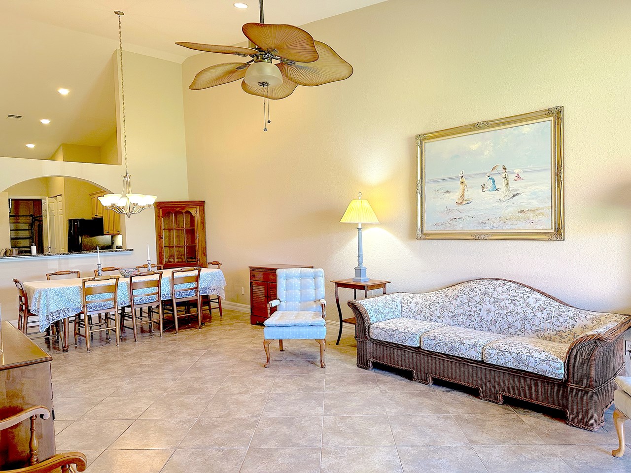 vaulted ceiling in dining/living room