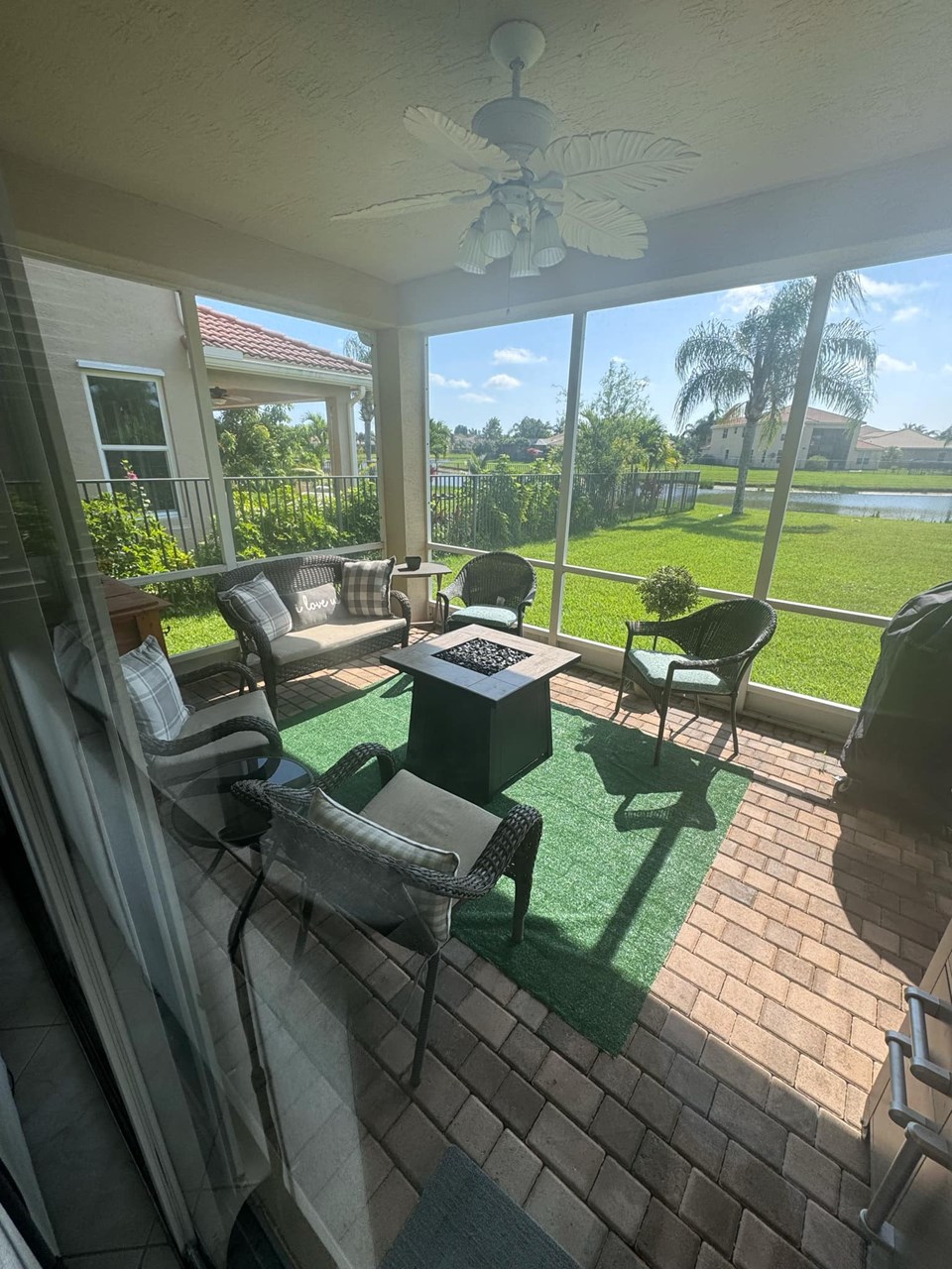 covered screened patio
