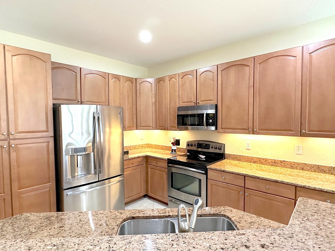 kitchen, ss appliances, granite counters