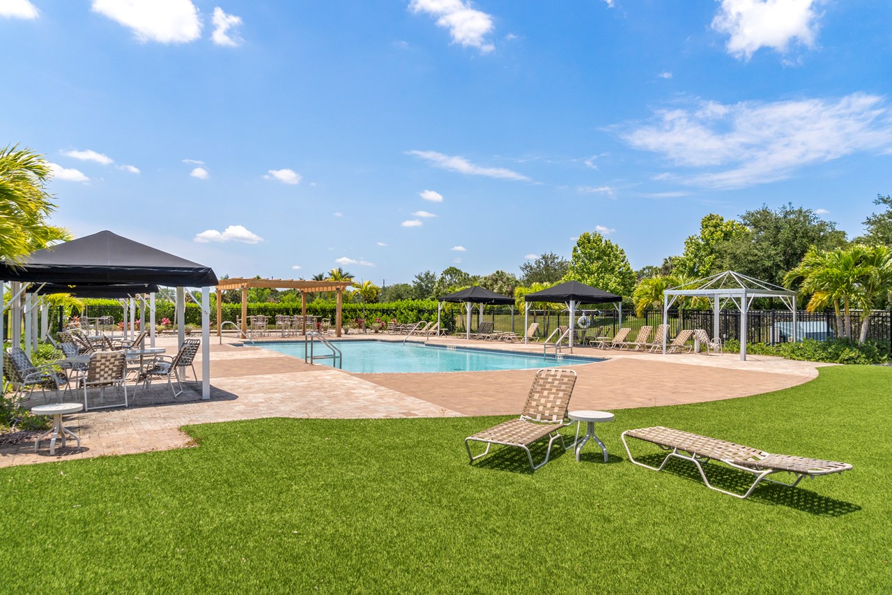 community pool/recreation area