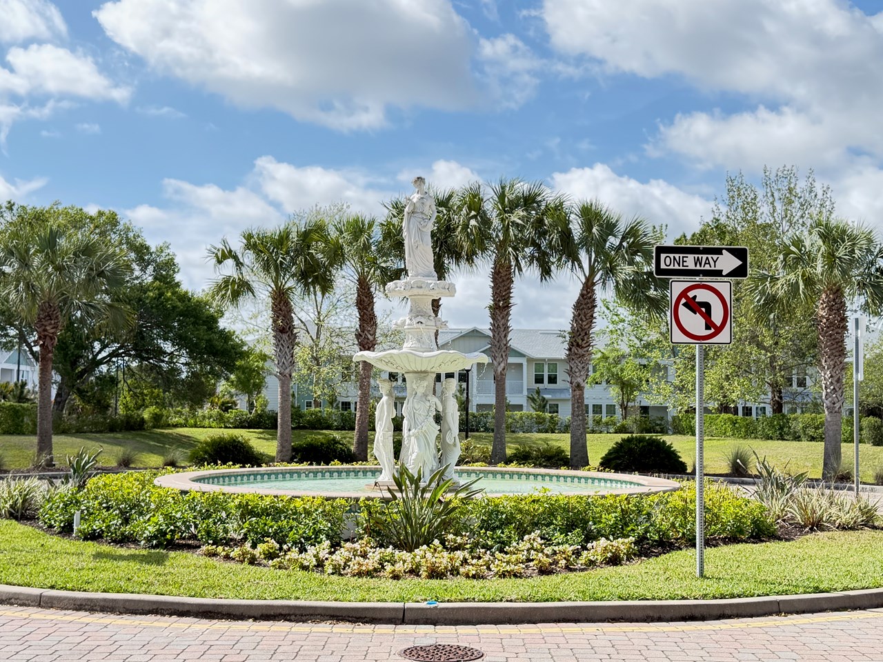 entrance to bella rosa