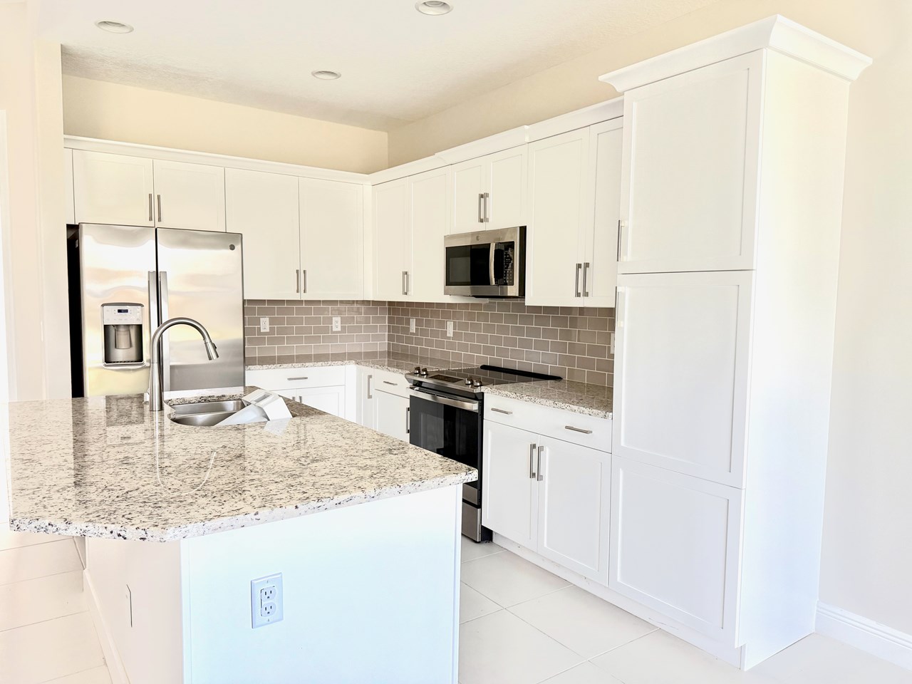 ss appliances, tile back-splash
