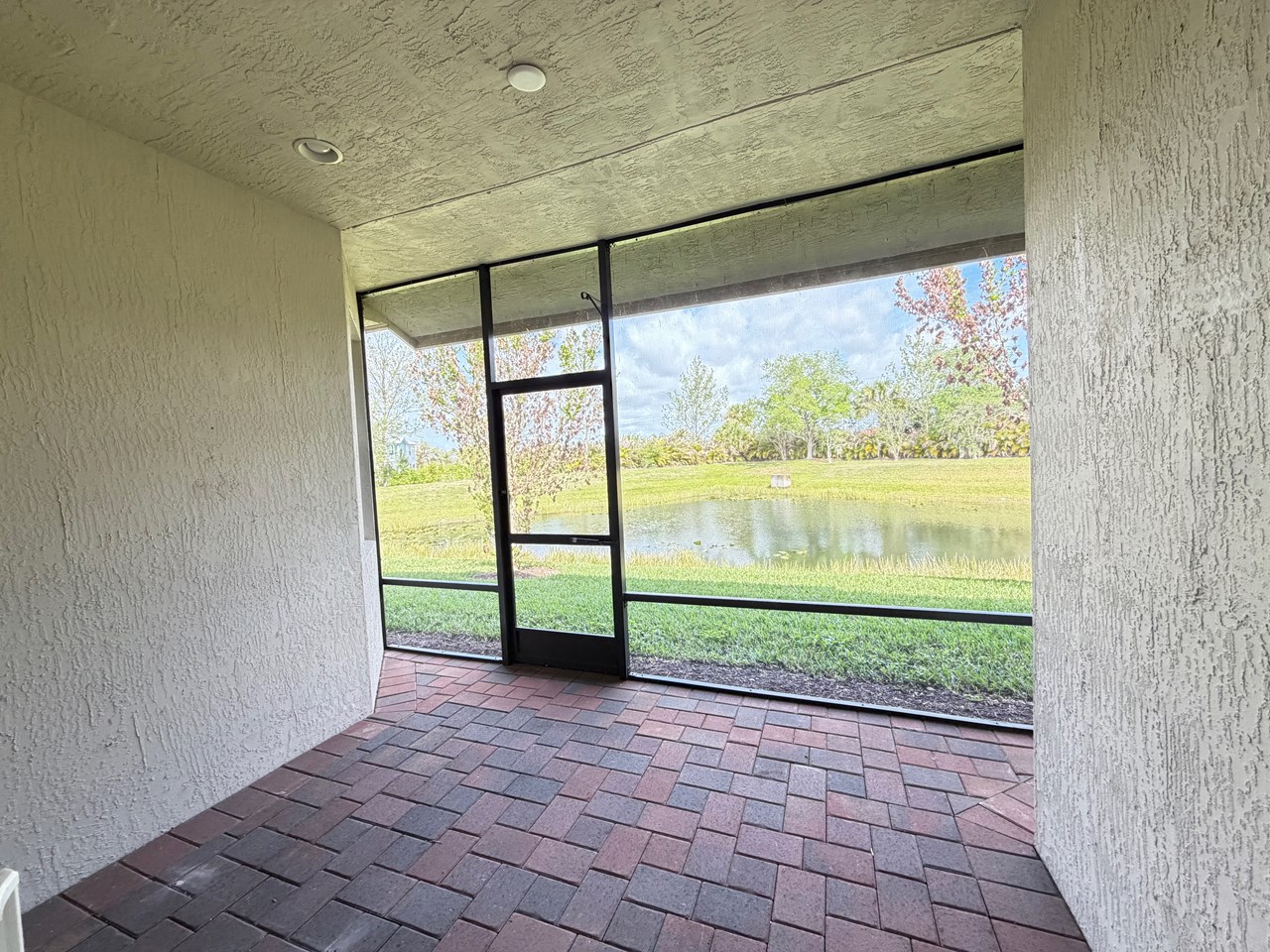 covered screeded patio