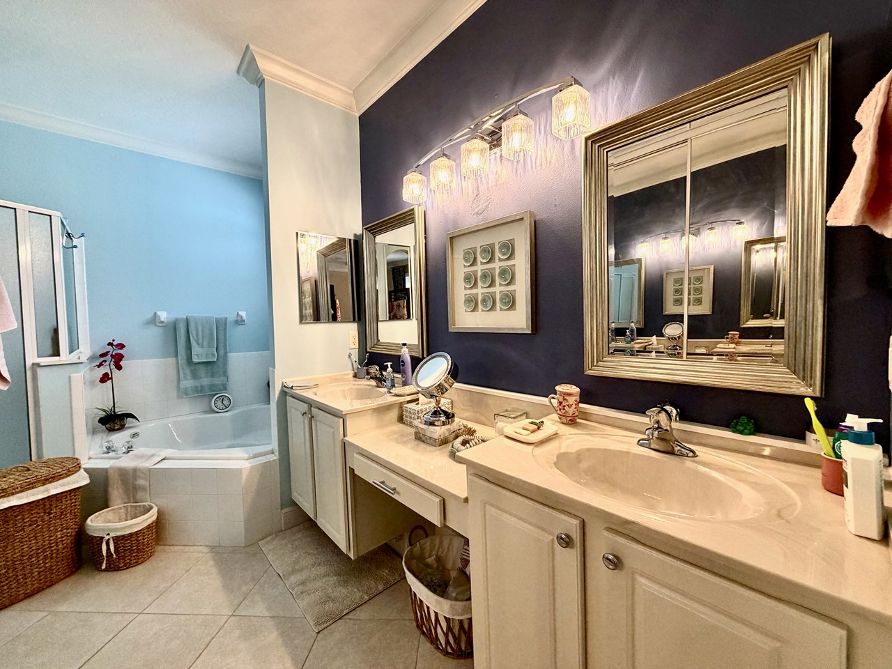 primary bath, vanity with 2 sinks