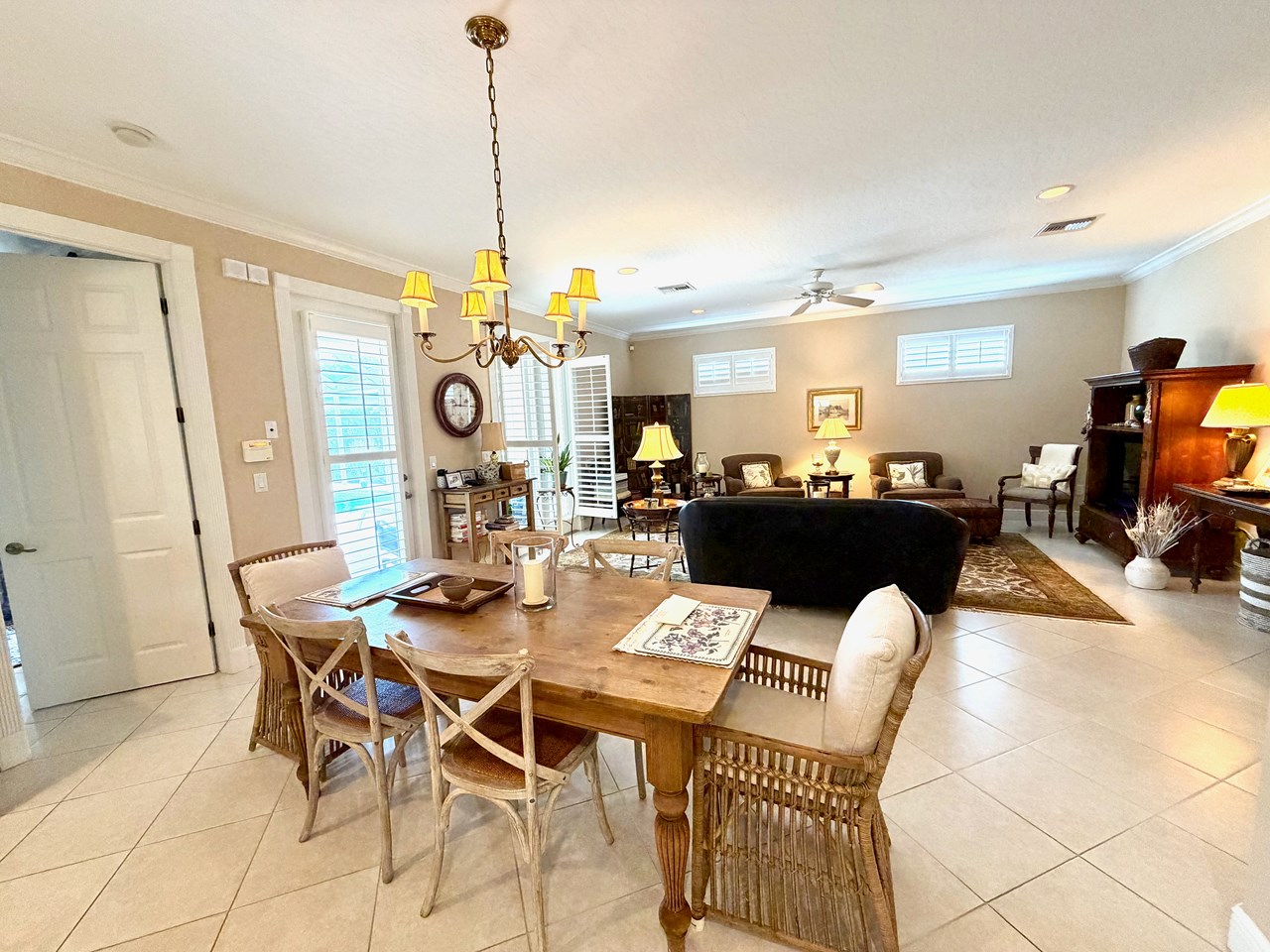 breakfast area/family room