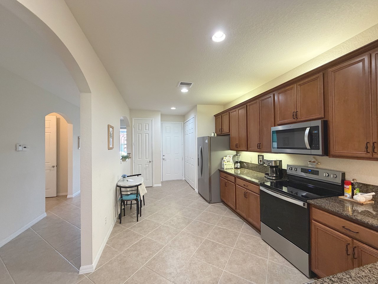 eat-in-kitchen