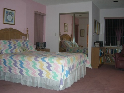 master bedroom w/sitting area
