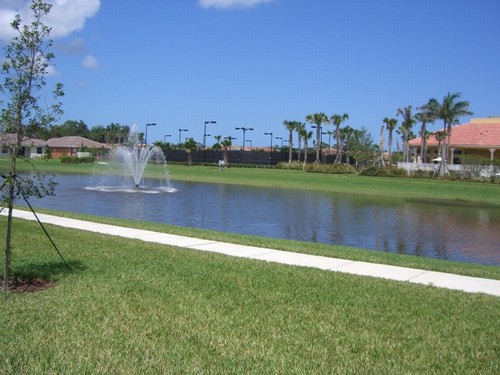 view of fountain and clubhouse